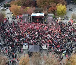 BRÜKSEL’DE ÖZEL’E DESTEK ŞOKU